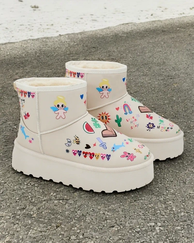 Royalfashion Kurze Damen-Schneestiefel mit Hanaga-Aufklebern
