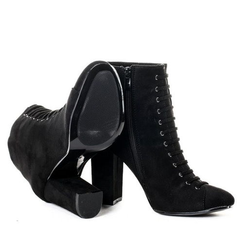 Czarne botki na słupku - Obuwie