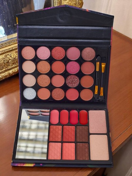 ANYLADY Kompakte Make-up-Palette – Lidschatten, Kontur, Lippen 33 Farbtöne