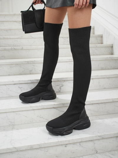 Lange Damen Schlupf-Overknee-Stiefel mit dicker Sohle Ravmora