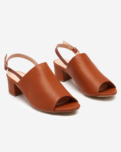 Kamelfarbene Damensandalen auf niedrigem Pfosten Chonu - Schuhe