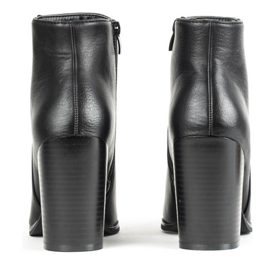 Schwarze Stiefeletten auf dem Pfosten von Shani - Schuhe