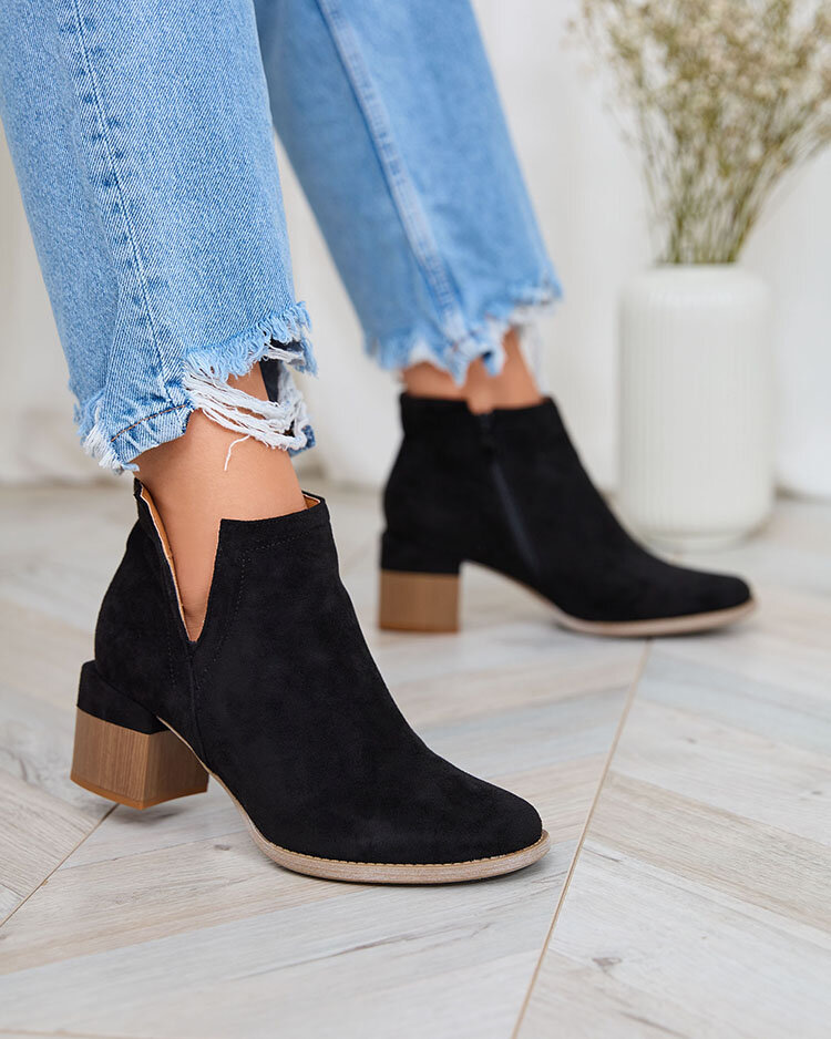 Royalfashion Schwarzer Damenstiefel mit Ausschnitt Geransa