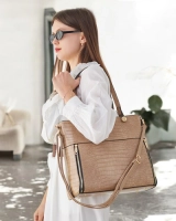 hellbraun || Hellbeige || braun