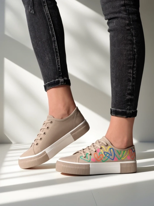 Royalfashion жіночі кросівки з серцем Sercess