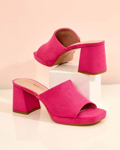 Royalfashion Damen-Flip-Flops auf einem Pfosten Opetikas