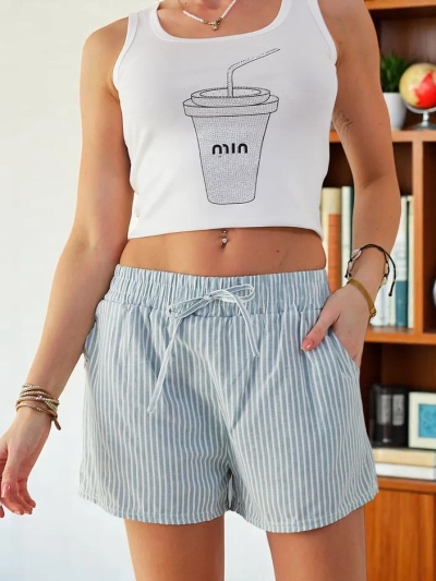 Royalfashion Damen-Shorts mit einem Bund und Kordelzügen in einem gestreiften Muster