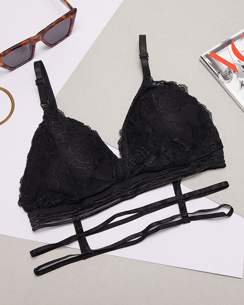 Чорний жіночий бюстгальтер з ремінцями