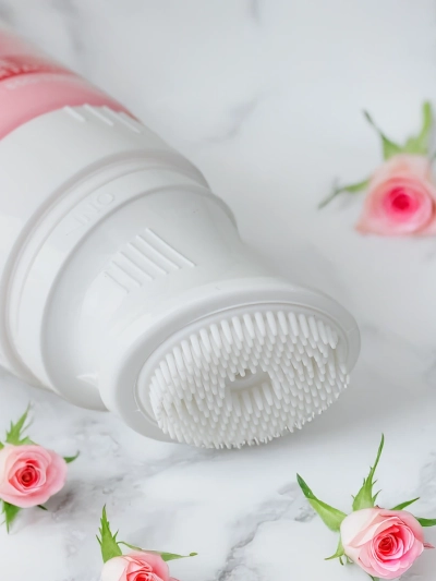 Reinigende feuchtigkeitsspendende Rosen-Schäumcreme für das Gesicht 85g