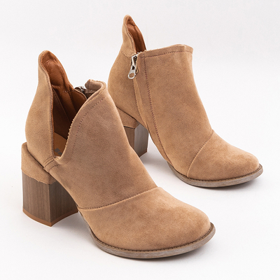 Hellbraune Damenstiefel mit Ausschnitten Plinara - Schuhe