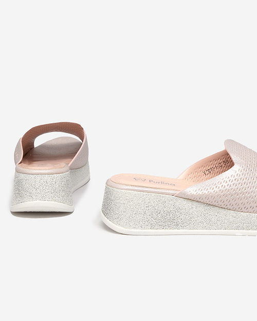 Lekisa рожеві жіночі ажурні тапочки на танкетці з блиском - Туфлі