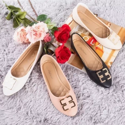 OUTLET Weiße Damenballerinas mit Ornament an der Spitze Rionach - Schuhe