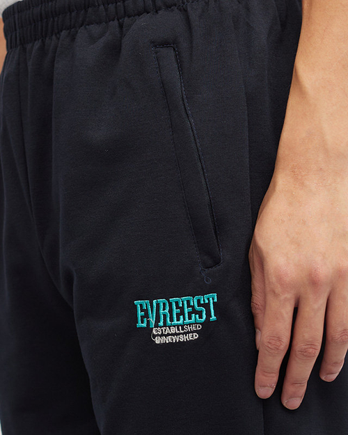 Чоловічі спортивні штани з темно-синьою нашивкою - Одяг