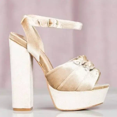 OUTLET Beige Sandalen auf einem Pfosten Scarrea - Footwear