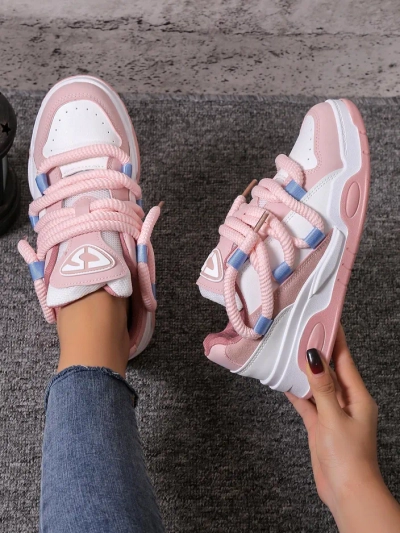 Royalfashion Damen Sport-Sneaker mit dekorativen Schnürsenkeln Clesiv