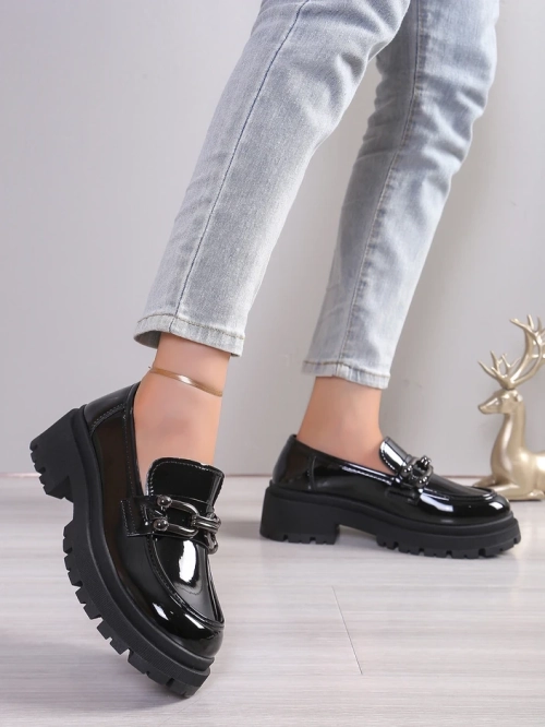 Royalfashion Жіночі лаковані лофери Arieda