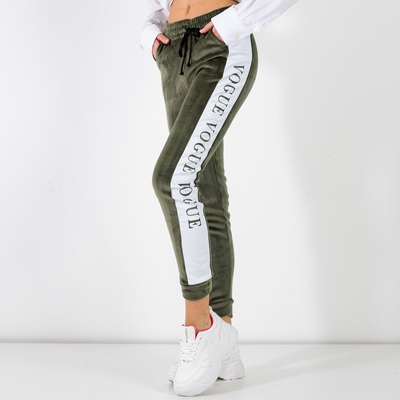 Зелені жіночі утеплені спортивні штани лампасами - Одяг