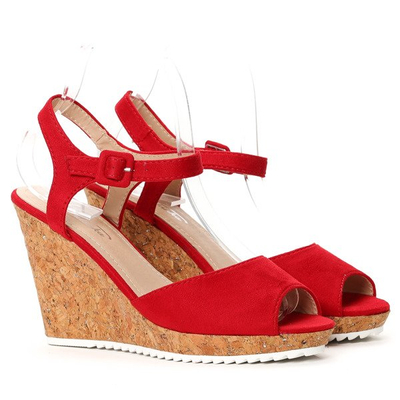 Czerwone sandałki na koturnie - Obuwie