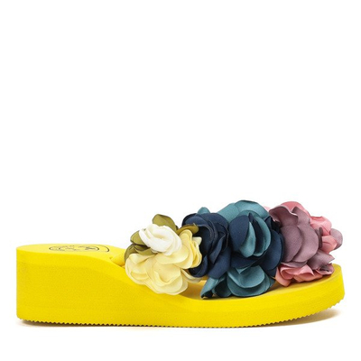 Gelbe Keilpantoffeln mit Parri-Blumen - Schuhe