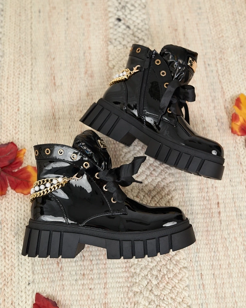 Жіночі лаковані утеплені черевики Royalfashion чорного кольору Dahaff