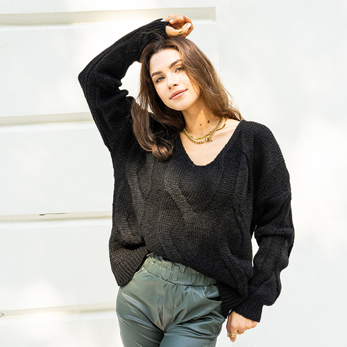 Чорний жіночий светр