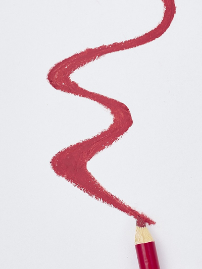 Lippenkonturenstift mit Spitzer in der Farbe Rosé Nougat