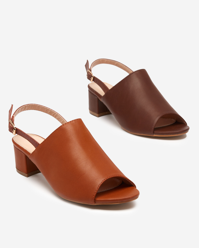 Dunkelbraune Damensandalen auf niedrigem Pfosten Chonu - Footwear