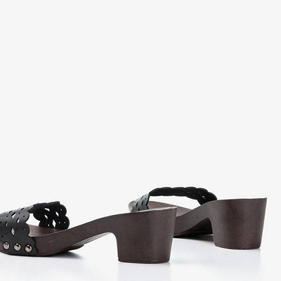 Schwarze Frauenschuhe mit Holzsohle