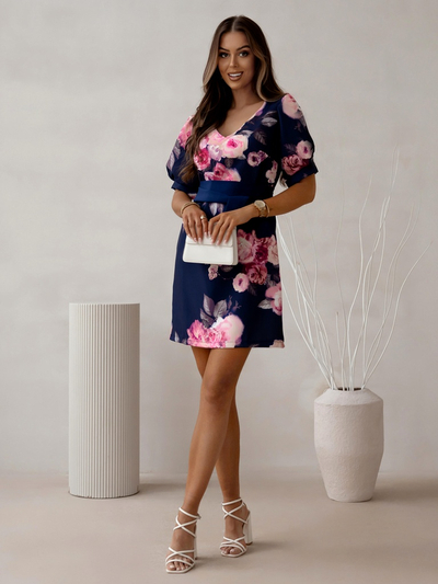 Royalfashion Damen knielanges Kleid mit kurzen Puffärmeln und einem Gürtel mit schönen Rosen