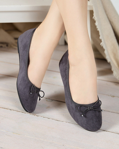 Ballerinas aus dunkelgrauem Öko-Wildleder mit Viassi-Schleife. Schuhe