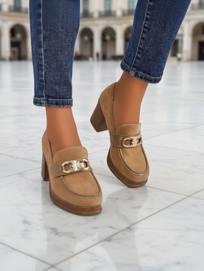 Damen Loafers Perseida – hellbraunes Wildleder mit elegantem Blockabsatz