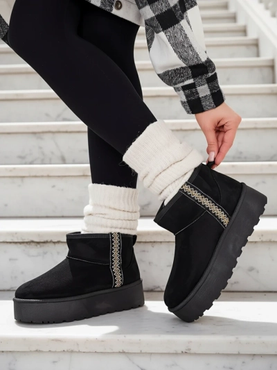 Royalfashion Kurze Winterstiefel für Damen a'la Haluzi
