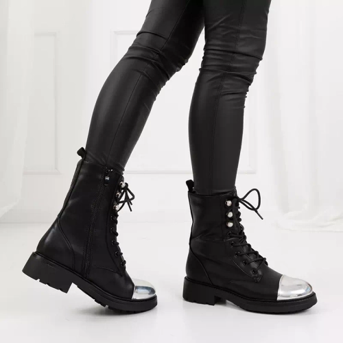 OUTLET Чорні черевики з металевим носком Konax - Взуття