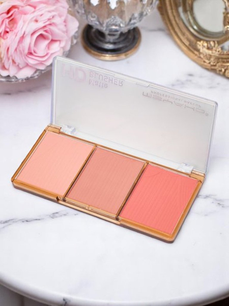 Palette mit 3 matten Rouge-Nuancen für die Wangen in der Farbe Terracotta Rose