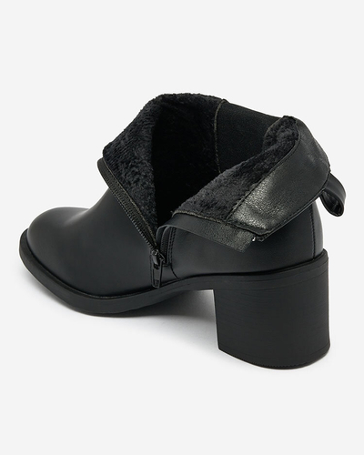 Royalfashion Schwarzer Damenstiefel auf einem Pfosten Nanhelyna