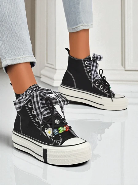 Damen Callisto Sneakers Schwarze Stoffplateaus mit Retro-Akzenten
