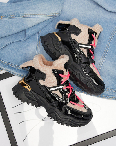 Schwarze Damen-Sportschuhe mit Pelz und neonpinken Schnürsenkeln Adbo- Footwear