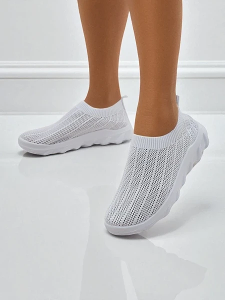 Damen weiße Turnschuhe Astrea aus luftigem Stoff mit flacher Sohle