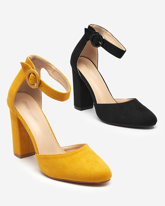 OUTLET Senffarbene Damensandalen auf dem Nastio-Post - Schuhe