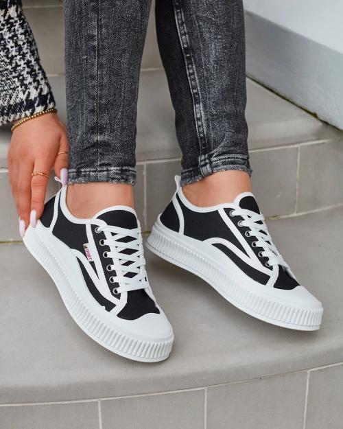 Чорні жіночі кросівки Scola-Shoes