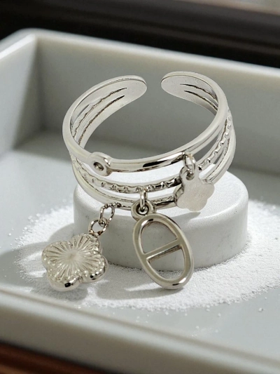 Dolce Vita Armreif-Armband mit dekorativen Charms