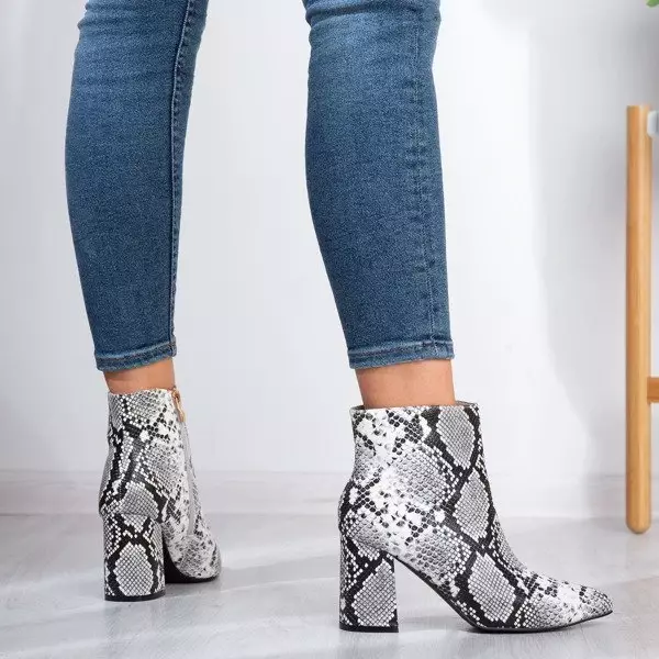 OUTLET Schwarz-weiße Stiefel auf einem Pfosten mit Serpentinenmuster Verano - Schuhe