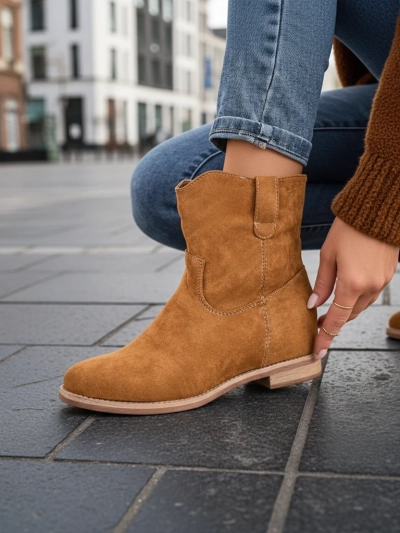 Braune Cowboystiefel auf einem bedeckten Keil Jelluma - Footwear