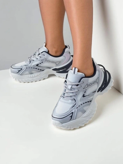 Royalfashion Damen Sportsneakers auf einer dickeren Sohle Nettes