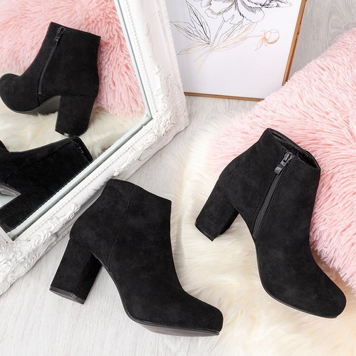 Чорні жіночі ботильйони на підборах Soleah