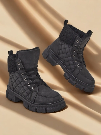 Royalfashion Schwarzer isolierter Damen-Trapper-Stiefel Hogenaf