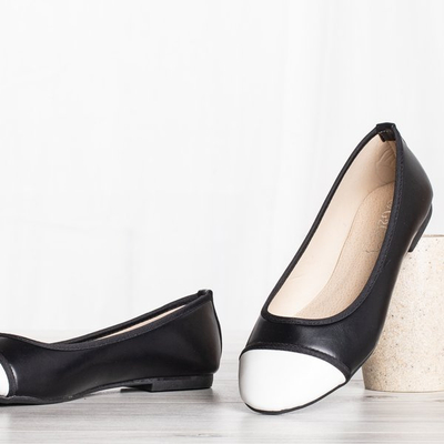 Schwarze Ballerinas mit weißem Zeh Larnaca - Schuhe