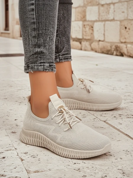 Aurelia Bianca - weiße Damen-Sneakers von Royalfashion mit flacher Sohle