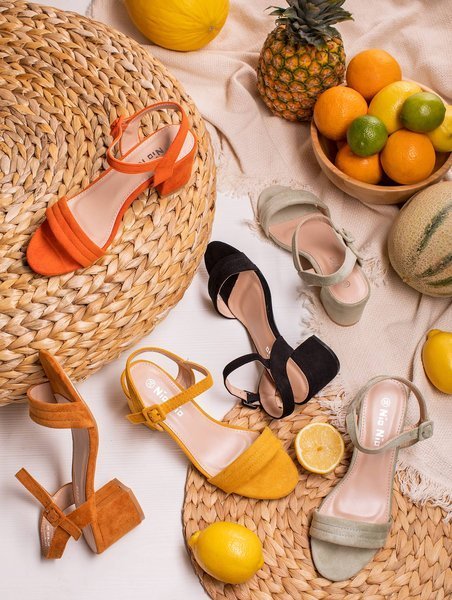 Senfsandalen für Damen auf einem niedrigen Pfosten Niusty - Footwear