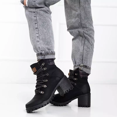 OUTLET Schwarze Damenstiefel auf dem Royaltan-Pfosten - Schuhe